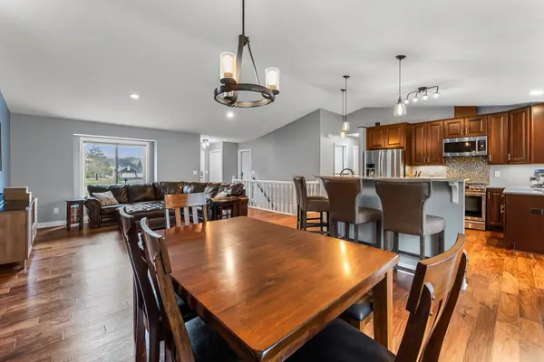 3239 Hillside CT, Eagan, MN 55121