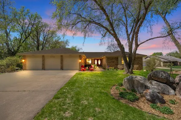 7740 W 84th Street CIR, Bloomington, MN 55438
