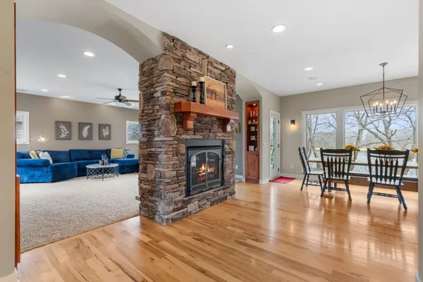 16401 Stemmer Ridge RD NW, Prior Lake, MN 55379