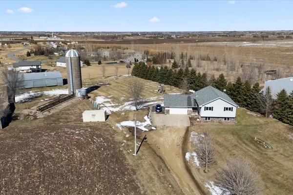 1208 County RD E, New Richmond, WI 54017