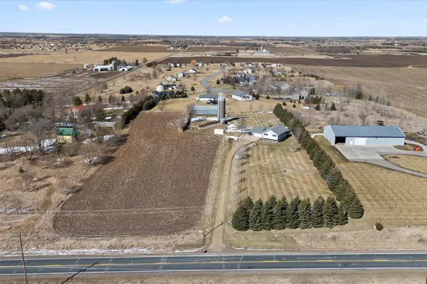 1208 County RD E, New Richmond, WI 54017