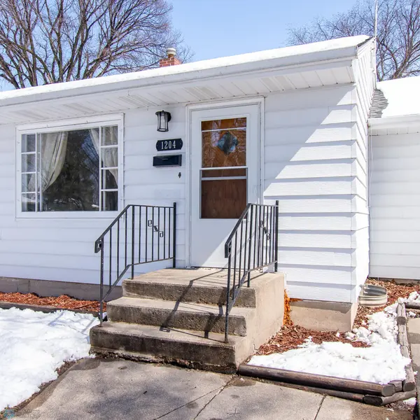 1204 1st ST S, Moorhead, MN 56560