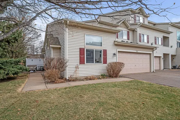 9162 Comstock LN N, Maple Grove, MN 55311