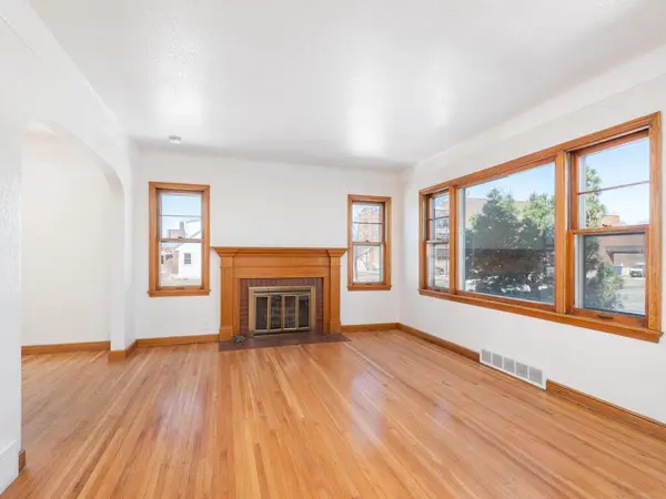 884 Hyacinth AVE E, Saint Paul, MN 55106