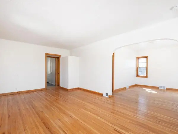 884 Hyacinth AVE E, Saint Paul, MN 55106