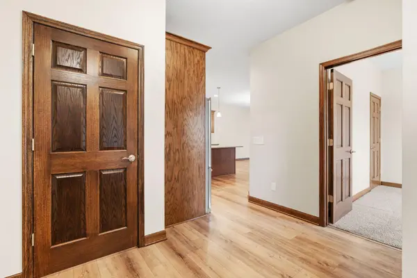 622 Shoreview LN, Norwood Young America, MN 55397