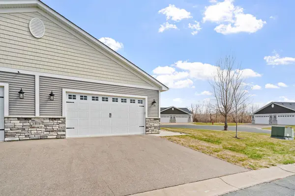 622 Shoreview LN, Norwood Young America, MN 55397