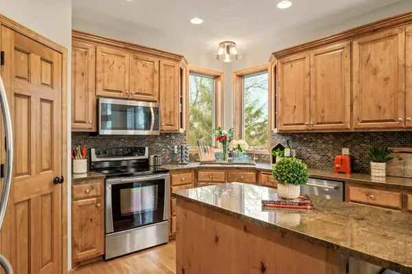 8429 Moraine CIR, Shakopee, MN 55379