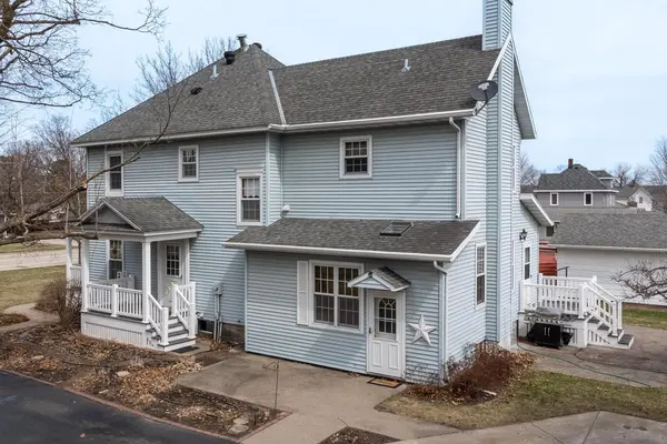 1017 W Lyon AVE, Lake City, MN 55041