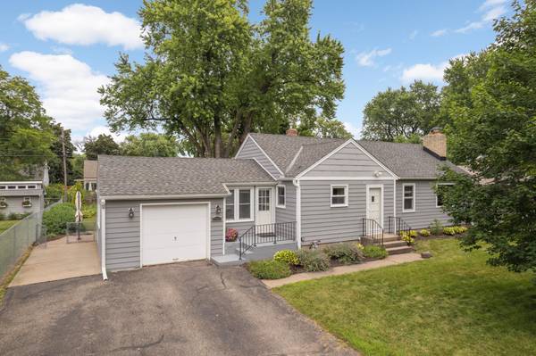 1925 Edgewater AVE,  Arden Hills,  MN 55112