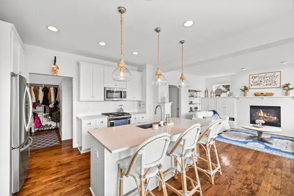 11689 E Laketowne DR, Albertville, MN 55301