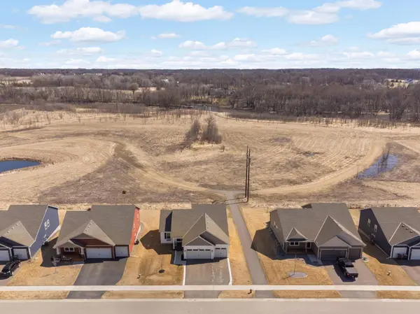1406 Freedom LN, Delano, MN 55328