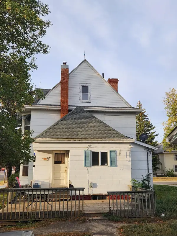102 3rd ST SE, Pipestone, MN 56164