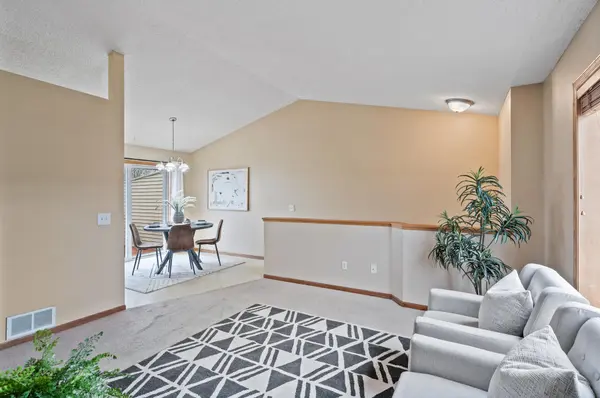 2011 Downing AVE, Shakopee, MN 55379