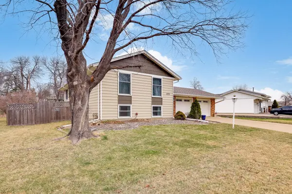 1079 Rome DR, Apple Valley, MN 55124