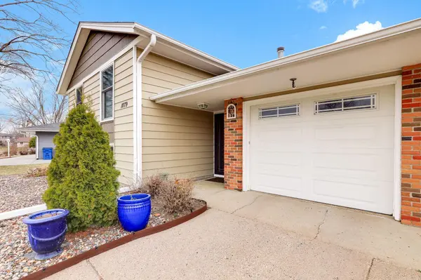 1079 Rome DR, Apple Valley, MN 55124