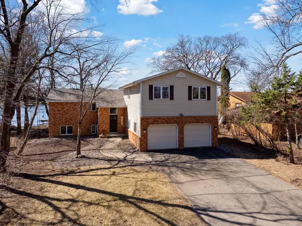15620 Lac Lavon DR, Burnsville, MN 55306