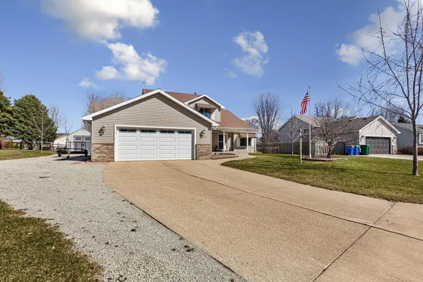 827 Lancer DR NE, Owatonna, MN 55060
