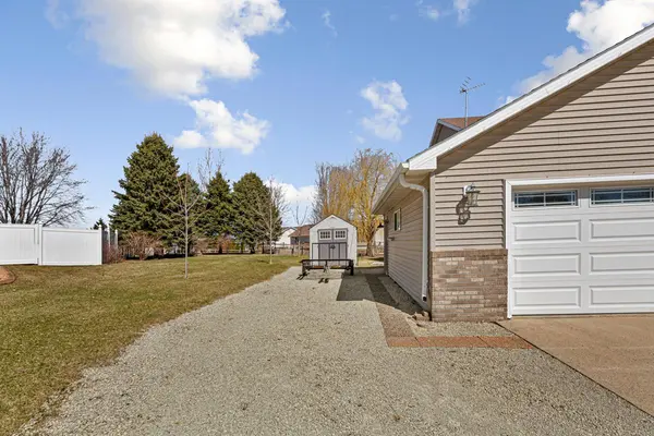 827 Lancer DR NE, Owatonna, MN 55060