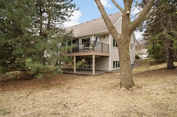 7224 Oak Pointe Curve, Bloomington, MN 55438