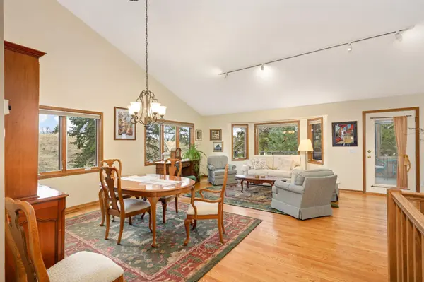 7224 Oak Pointe Curve, Bloomington, MN 55438