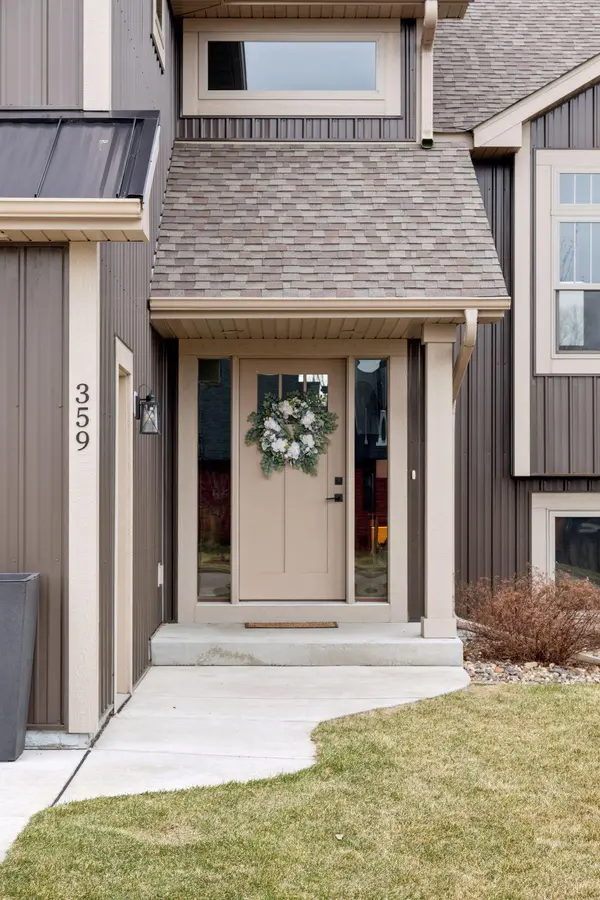 359 Vista CIR, River Falls, WI 54022