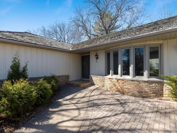 1845 Major DR N, Golden Valley, MN 55422