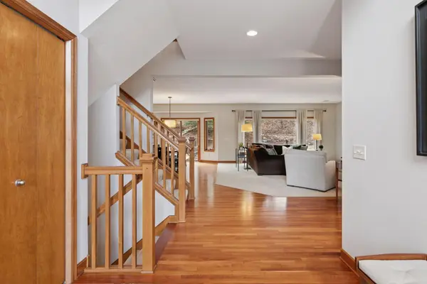 1490 Pinetree TRL, Eagan, MN 55122