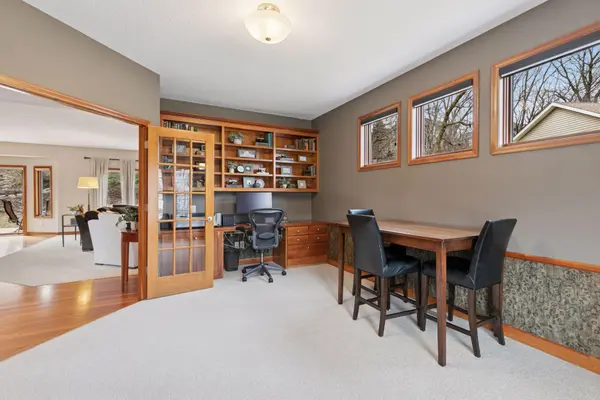 1490 Pinetree TRL, Eagan, MN 55122