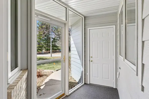 730 Emerald RDG, Roseville, MN 55113
