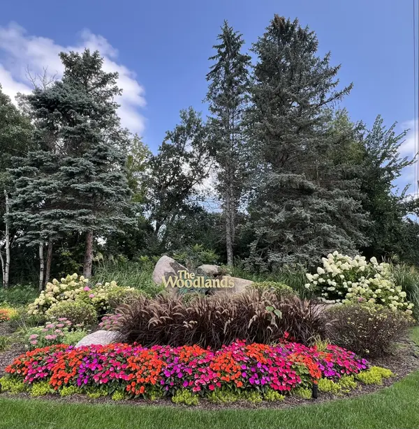 803 Promontory PL, Eagan, MN 55123