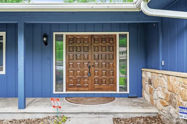 5801 Kemrich DR, Edina, MN 55439