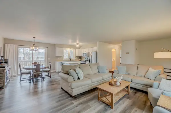 1003 Falcon DR, River Falls, WI 54022