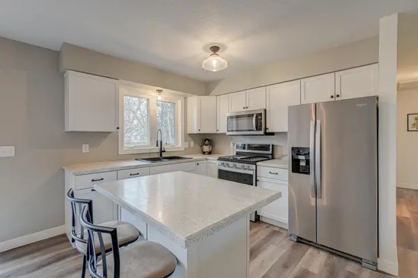 1003 Falcon DR, River Falls, WI 54022