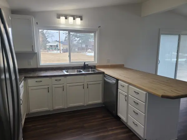 17 Hemlock CIR, Babbitt, MN 55706