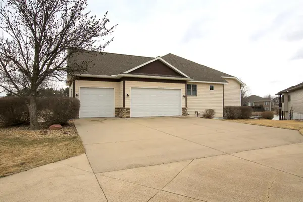 1416 Heritage AVE NW, Hutchinson, MN 55350