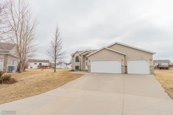 985 32nd ST S, Moorhead, MN 56560