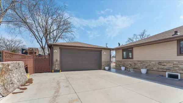 6930 Clay AVE, Inver Grove Heights, MN 55076