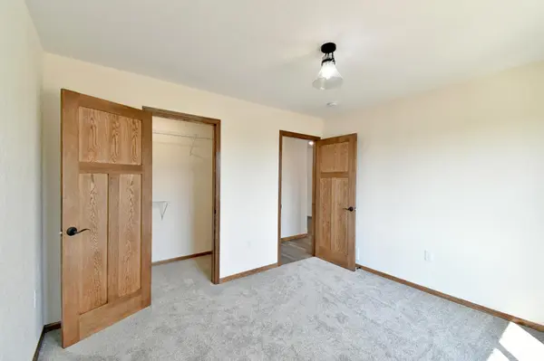 293 Old Glory DR, Alexandria, MN 56308