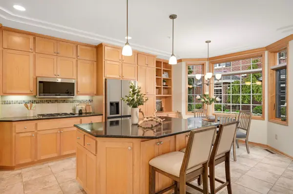 10855 Falling Water LN #B, Woodbury, MN 55129
