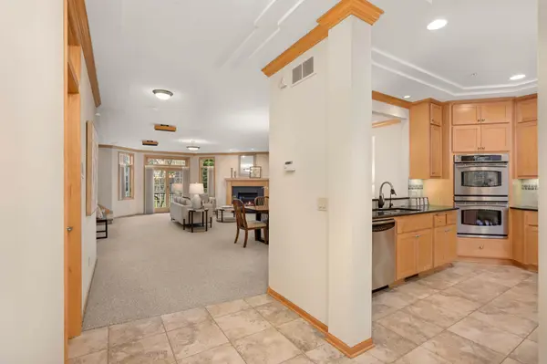 10855 Falling Water LN #B, Woodbury, MN 55129