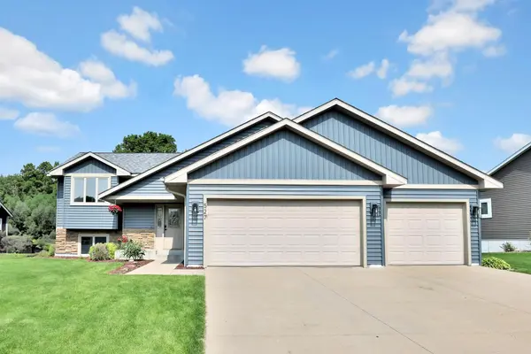 527 Glenmeadow ST, River Falls, WI 54022