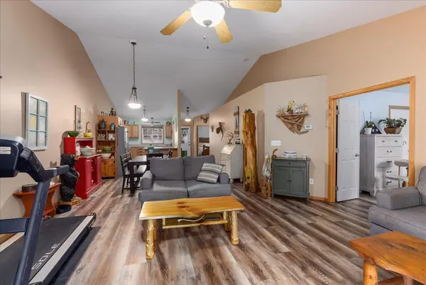 68 Crown Pointe Curv, Hudson, WI 54016