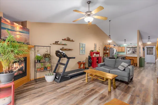 68 Crown Pointe Curv, Hudson, WI 54016