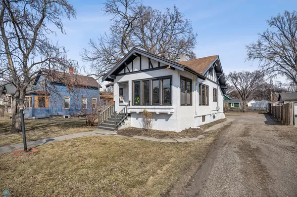 312 11th ST N, Moorhead, MN 56560