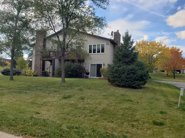 10321 Balsam LN, Eden Prairie, MN 55347