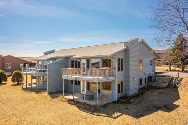 8024 E Spirit Cove DR, Duluth, MN 55807