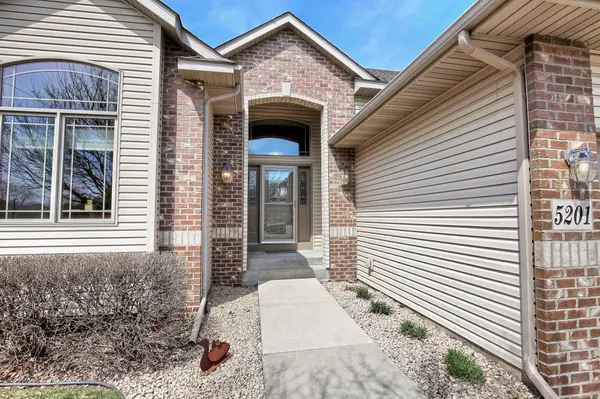 5201 107th AVE N, Brooklyn Park, MN 55443