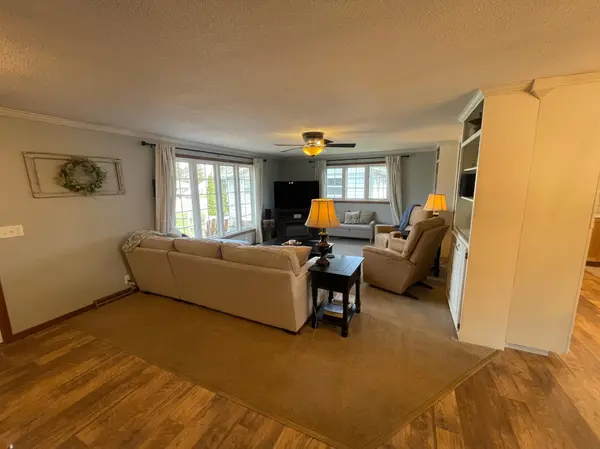 1211 Diagonal RD, Worthington, MN 56187