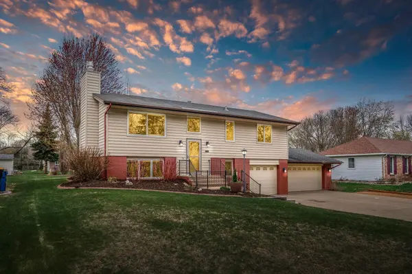 1028 Merritt ST, Shakopee, MN 55379